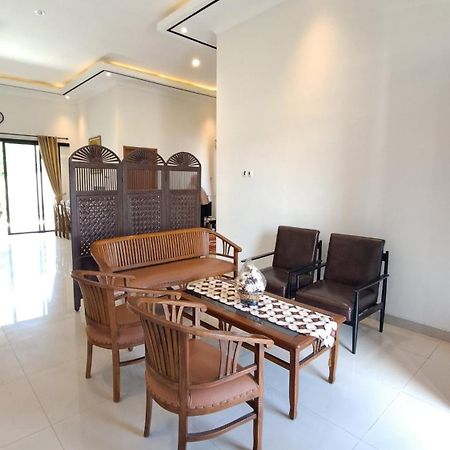 Family Homestay Near Malioboro Yogyakarta Exterior foto